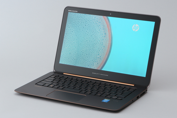 ASCII.jp：重量1.2kgの12.5型ノート、美しさと頑丈さを両立した