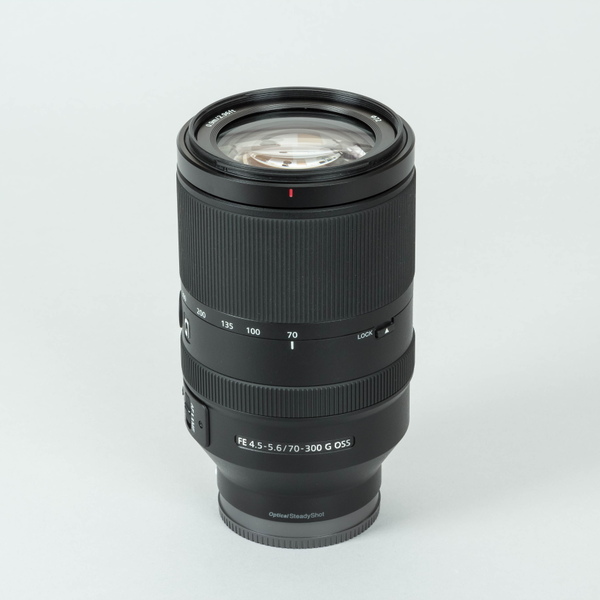 ASCII.jp：最短90cm！ ソニーの寄れるズームレンズ「FE 70-300mm」は