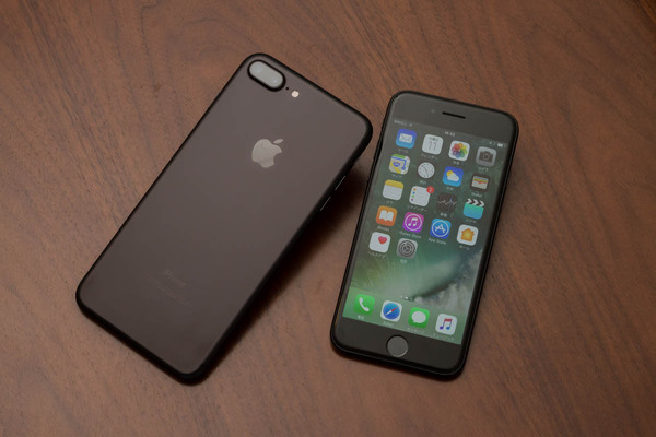 ASCII.jp：使い勝手・デザインとも大きな跳躍を見せた「iPhone 7」 (1/2)
