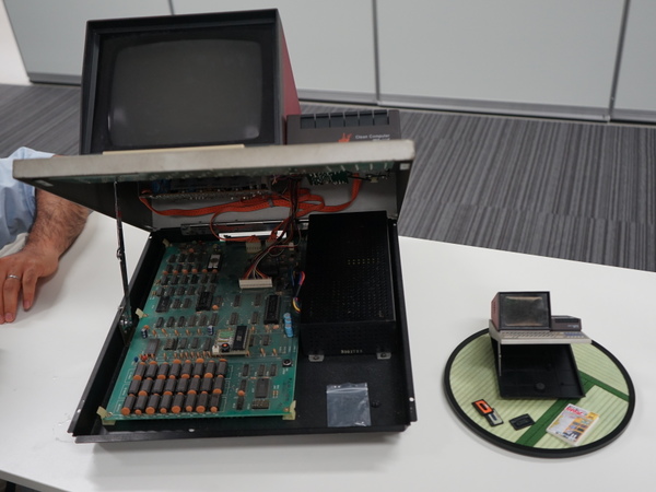 手のひらサイズのシャープ「MZ-80C」！ ハル研究所のレトロミニ