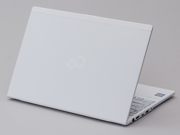 ASCII.jp：1キロ以下の13.3型ノートならコレだ!! 世界最軽量「LIFEBOOK