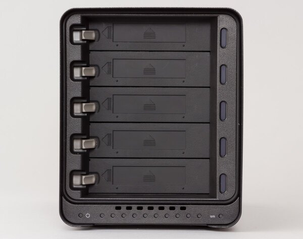 ASCII.jp：家庭やオフィスでのデータ共有に便利な「Drobo 5N2」は設定