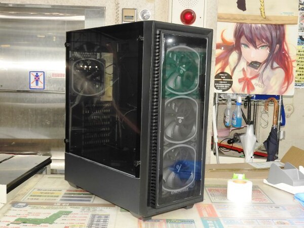 ASCII.jp：ファンセットより安い？ SquA RGBファン×4搭載ケースが