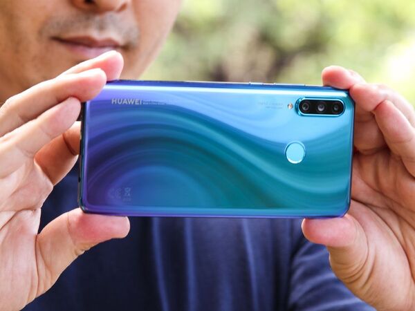 ASCII.jp：超強力コスパなミドルクラス機 au「HUAWEI P30 lite Premium