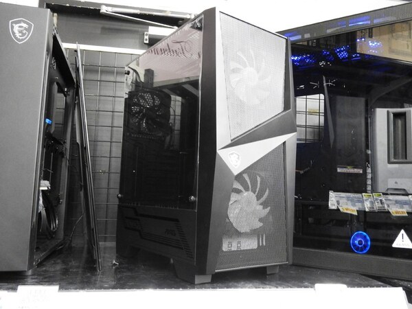 ASCII.jp：2基のRGB LEDファンを搭載するMSIの安価なPCケース