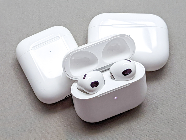 ASCII.jp：アップル「AirPods（第3世代）」オープン型の快適さは健在 (1/3)