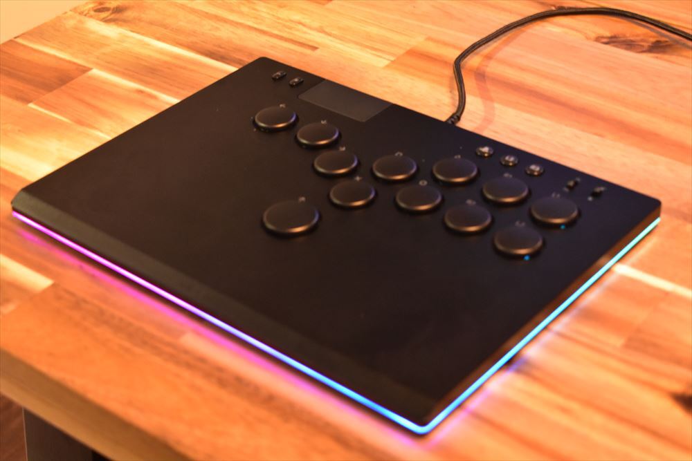 薄すぎるレバーレスアケコン「Razer Kitsune」も！Razer新製品を試し