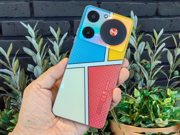 ASCII.jp：2人同時に音楽を楽しめる青春スマホ「nubia Music」に新しい