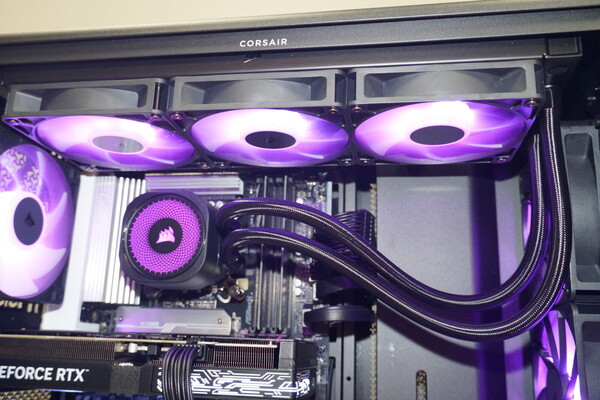 ASCII.jp：これはファンじゃなくても欲しくなる！CORSAIRづくしの