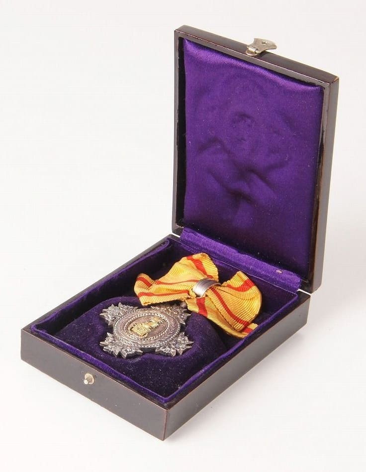 7th Class Orders of the Precious Crown/勲七等宝冠章 | Medals of Asia