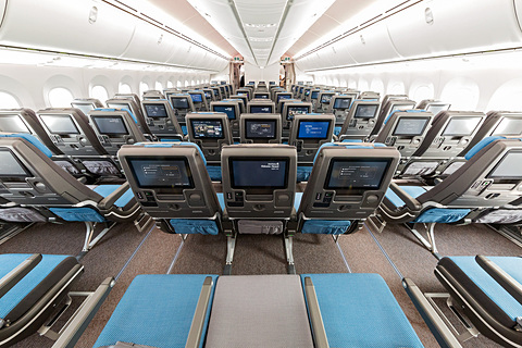 シンガポール航空、ボーイング 787-10型機を関空で報道公開。新開発の