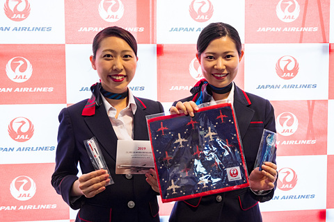 JAL、成田空港で釜山線40周年セレモニー実施。“もっとも身近”な