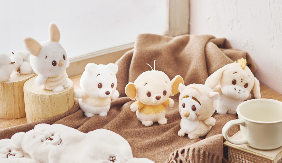 今年の「WHITE POOH」はハニーミルクラテカラーのプーさん。着る