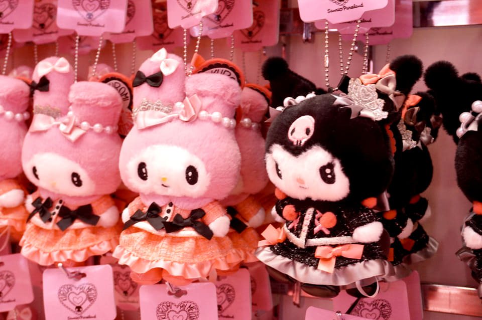 マイメロディ50周年、クロミとおそろい新衣裳でバースデー。開幕初日の