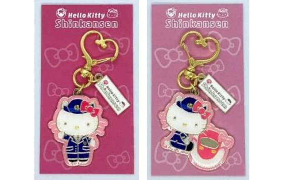 ハローキティ新幹線」で大阪・関西万博へ！ 制服キティのメタル
