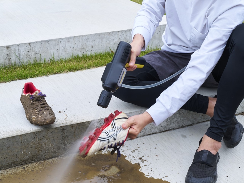 ケルヒャー、手のひらサイズのモバイル高圧洗浄機「ハンディエア