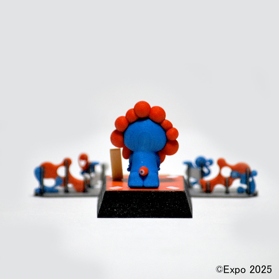 万博・東西ゲートのミャクミャク像が1/150サイズのフィギュアに！ こ
