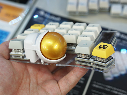 トラックボール付きの左右分離型キーボード自作キット「Keyball39