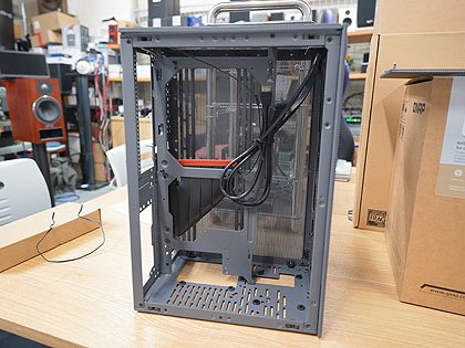フルメッシュ構造のコンパクトPCケース「MESHROOM S」が入荷、4