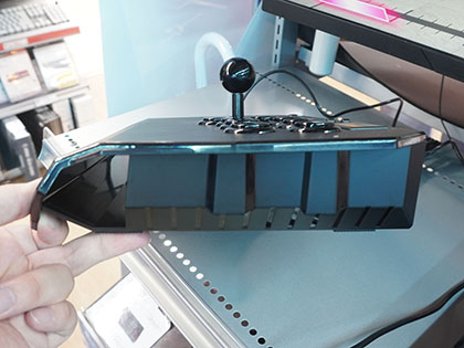 Qanbaの持ち運びしやすいアケコン「Drone 2」が発売、価格は19,800円