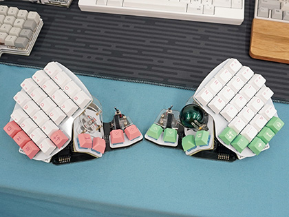 立体的な形状の28キー自作キーボード「Killer Whale」が遊舎工房に入荷