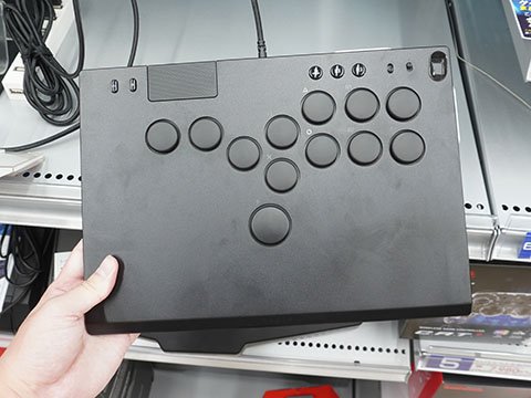 Razer初のレバーレスアーケードコントローラー「Kitsune」が29日発売