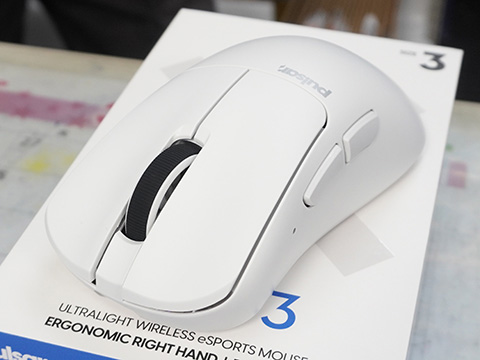 Pulsarの右利き用ゲーミングマウス「Xlite V3」にラージサイズモデル