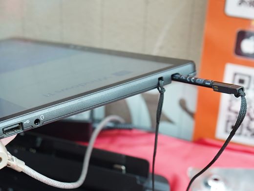 第8世代Core搭載13.3インチ2in1「ARROWS Tab Q738/SB」が22,800円