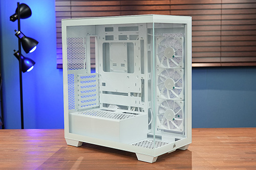 Ryzen 7 7800X3DとCORSAIRのピラーレスケースで真っ白なゲーミングPCを