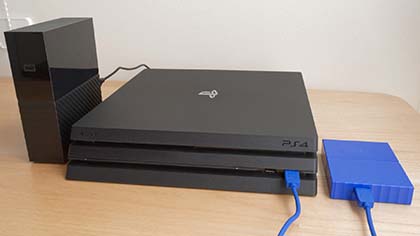 ストレージ最強”のPS4 Proを作ってみる、内蔵SSD+外付けHDDで速度と