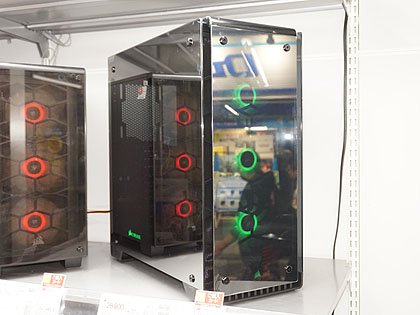 ミラーガラスで覆われた“魅せる”ケース「570X RGB Mirror Black」が