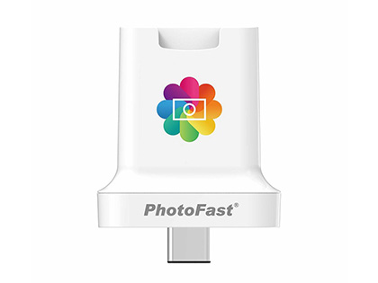 充電中に自動バックアップ！iPhone対応カードリーダー「PhotoCube C