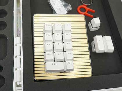 キースイッチを磁石で自由に配置できるキーボード「DUMANG DK6」が登場