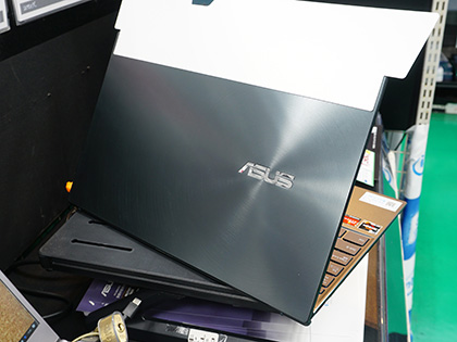 Ryzen 7搭載の14型モバイルノート「ZenBook 14 UM425IA」が発売、約21