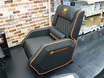 COUGARのゲーミングソファ「RANGER」がツクモでサンプル展示中 - AKIBA