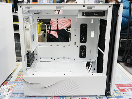 Cooler MasterのmicroATXケースがツクモで展示スタート、「Silencio