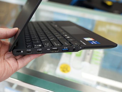 富士通の軽量モバイルノート「LIFEBOOK U9311/F」が39,800円、中古PC