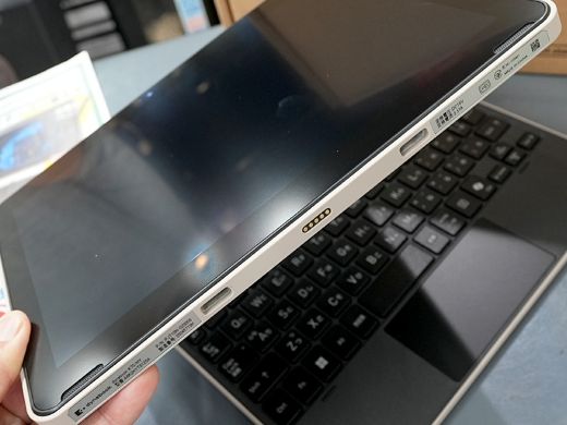 LTE対応の10.1インチ2in1「dynabook K70/HY」が49,800円！Windows 11