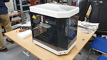 ホロライブEnglish所属「ハコス・ベールズ」のコラボPCケースを実機で