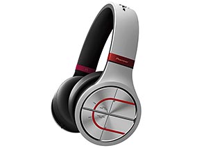 ULTRAMAN」仕様のパイオニアヘッドフォン。ウルトラマンスーツを