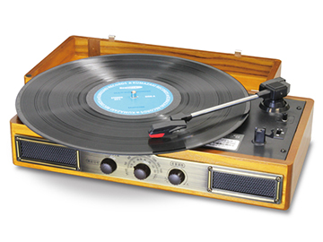 ラジオも聴けるレトロなレコードプレーヤー。ダブルCD/カセット付き