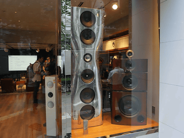 KEF、鏡面仕上げで輝きを放つBluetoothスピーカー「MUO Metal