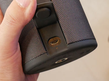 UE、水に浮く頑丈なBluetoothスピーカー「MEGABOOM 3」 - AV Watch