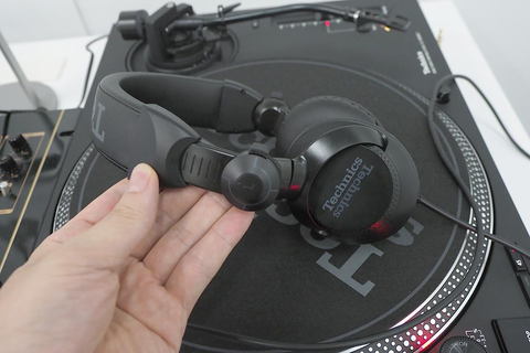 Technicsの定番DJヘッドフォン刷新「EAH-DJ1200」。ケーブル着脱対応