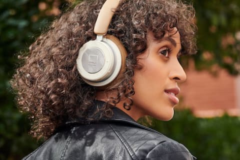 DALI初のヘッドフォン「IO」。「スピーカー同様のクラス最高サウンド