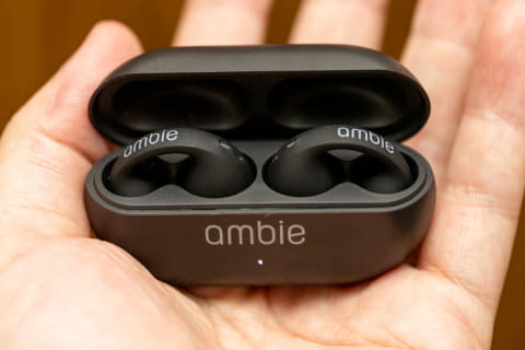 ミニレビュー】耳を塞がない「ambie」、完全ワイヤレス化で“解き放た