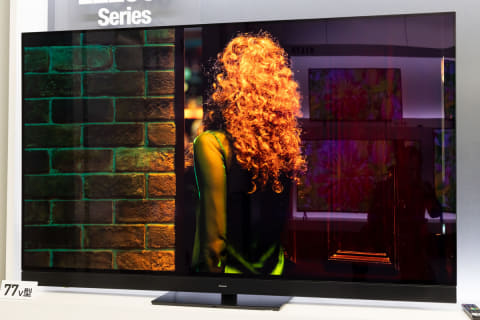 4K有機EL“完成形”を目指した旗艦ビエラ。前面にラインアレイスピーカー