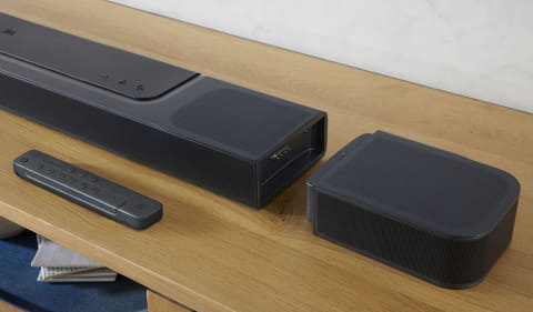 JBL、サウンドバーのリアにバッテリ内蔵“完全ワイヤレスサラウンド