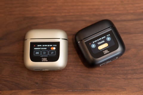 完成度最強! JBL最上位TWS「TOUR PRO 2」。ケースにモニタ必要!? - AV