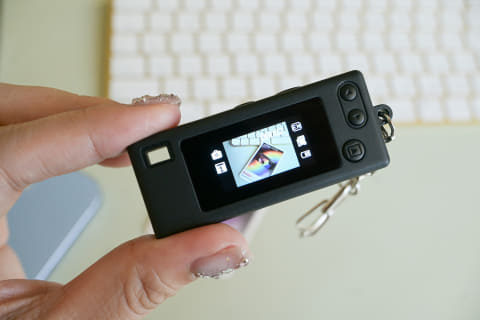 ミニレビュー】KODAK「charmera」で“15年前の記憶”を撮る。日常が心に